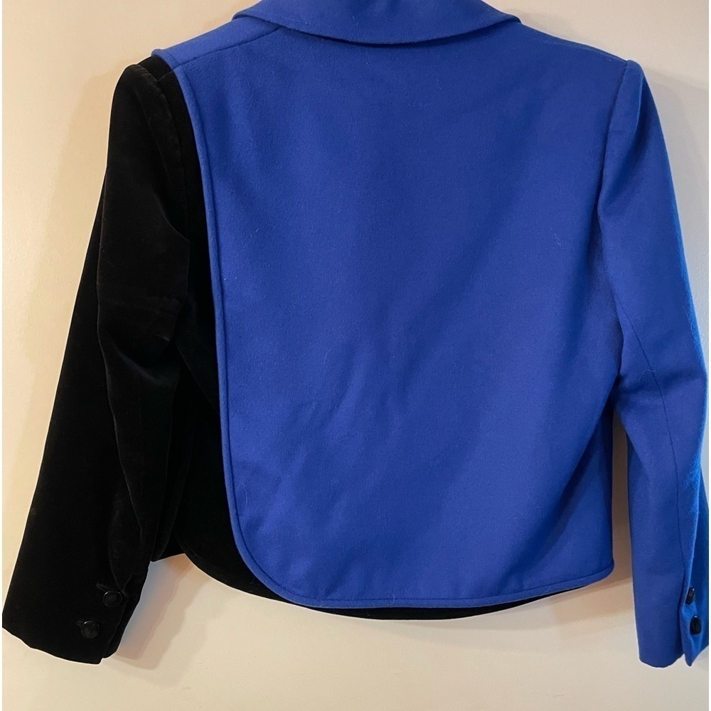 Vintage Valentino Boutique 1960s wool jacket with velvet accents. Classic style - Picture 2 of 4